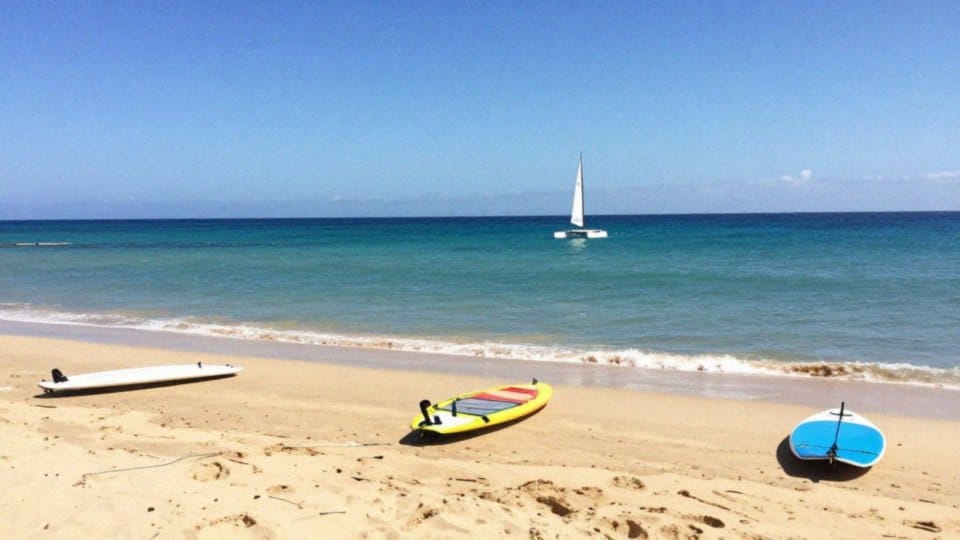 Jakie sporty wodne warto spróbować w Caleta de Fuste?