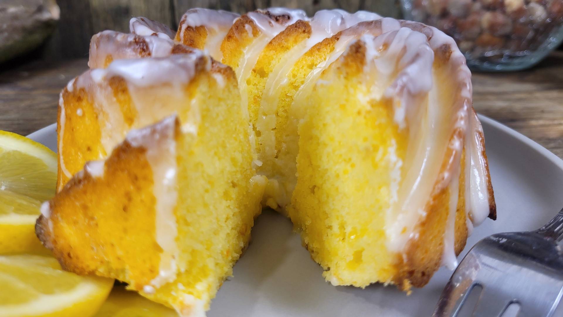 Wielkanocne ciasta, które zawsze się udają – coś lekkiego i coś bez pieczenia